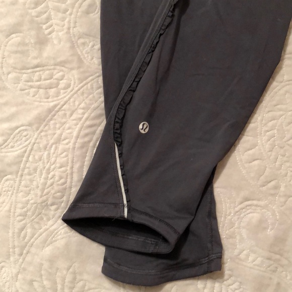 Lululemon crops - Picture 3 of 5